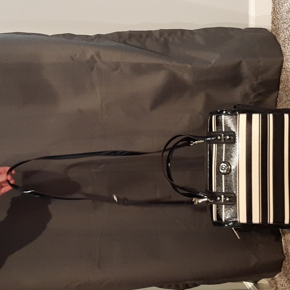 Cream/Black Bag - Picture 3 of 8